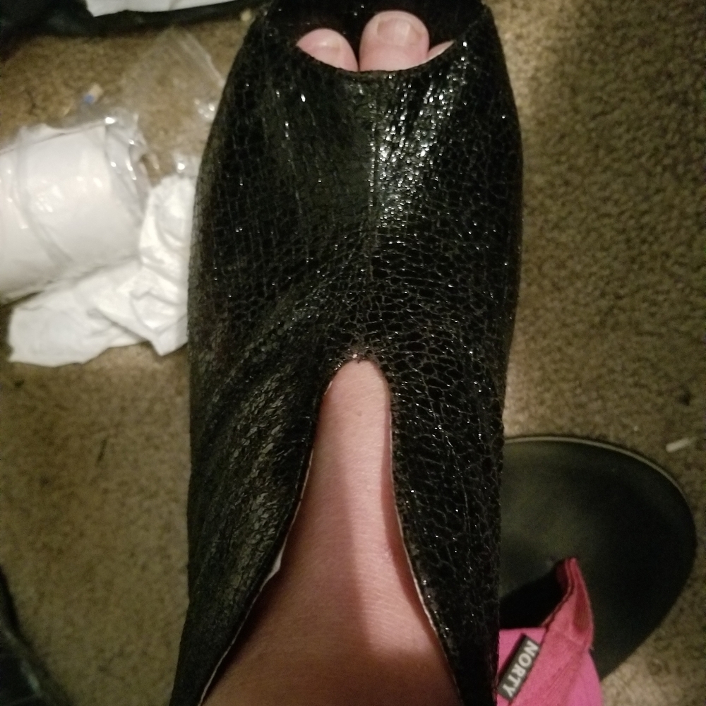 shoes - Picture 2 of 5